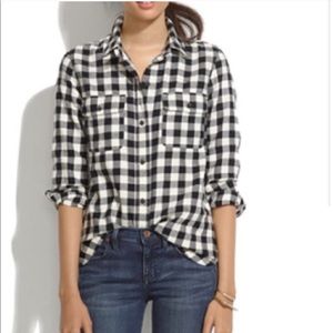 Black and white flannel with 2 front pockets